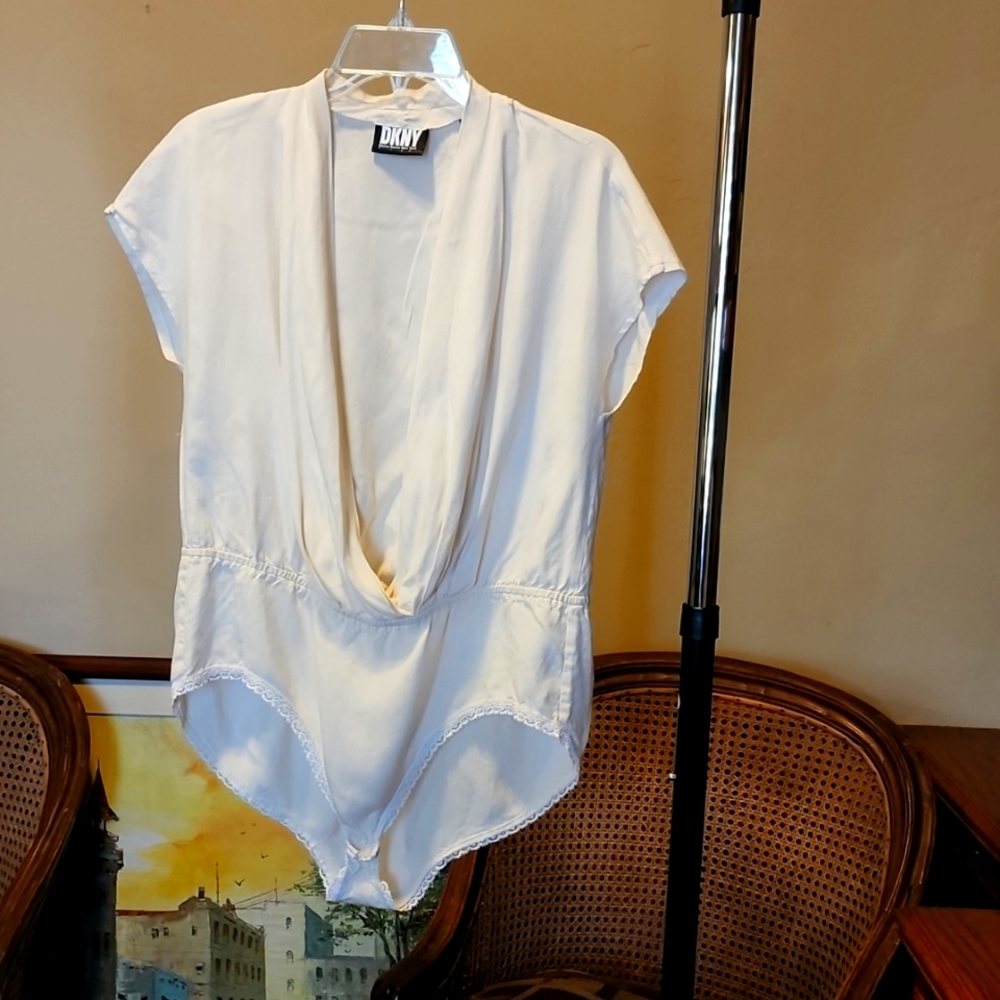 NWOT DKNY DONNA KARAN NEW YORK TOP